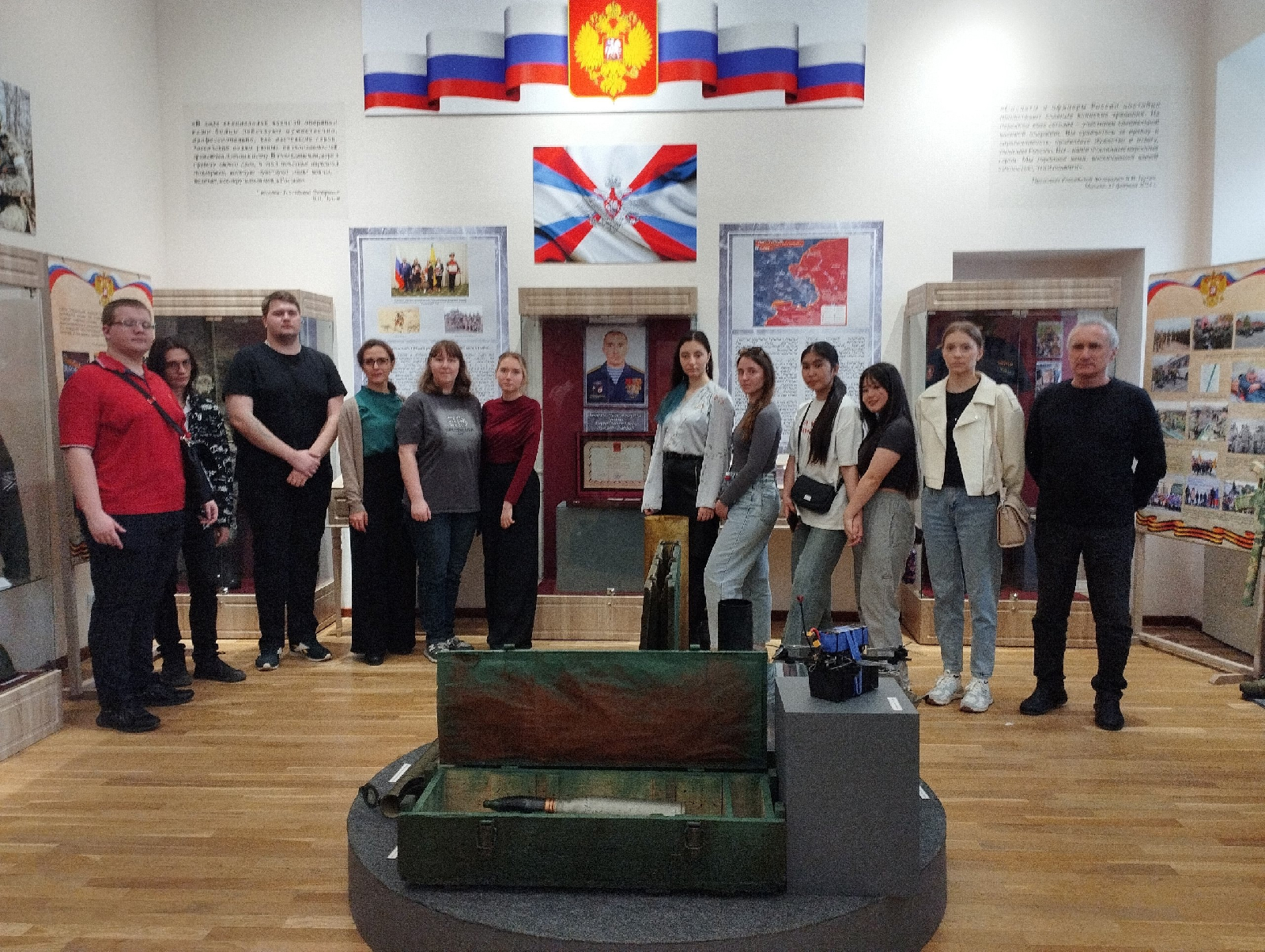 Посещение студентами патриотической выставки «Своих не бросаем»